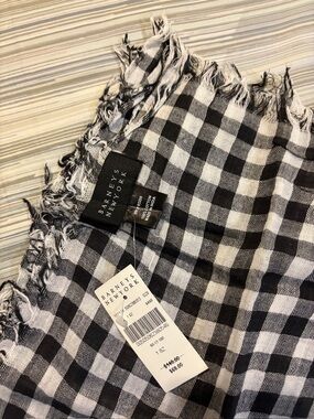 NWT Barneys New York Black and White Gingham Fringed Scarf